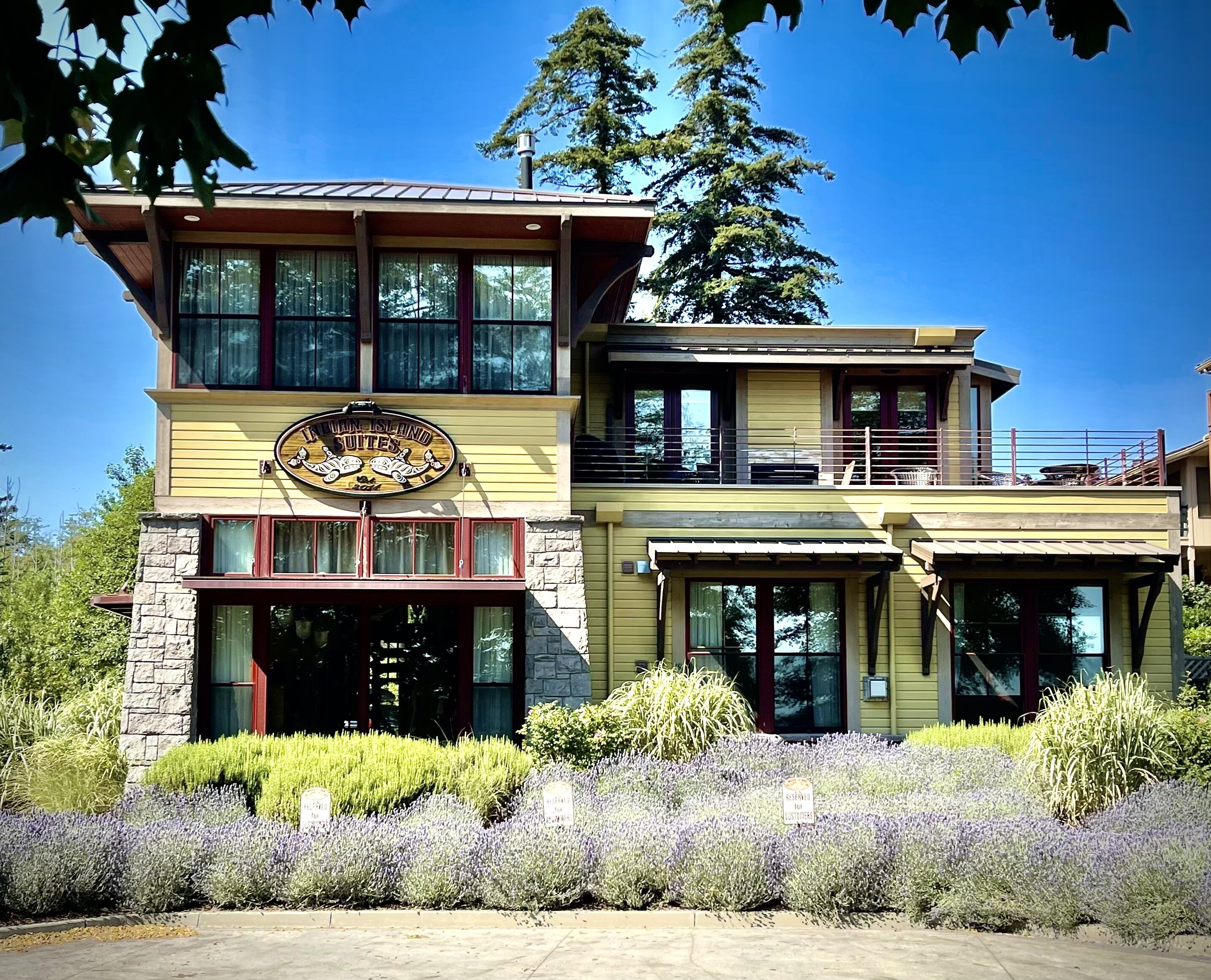The Admirals has a  barbecue,large patio table and an outdoor fireplace.