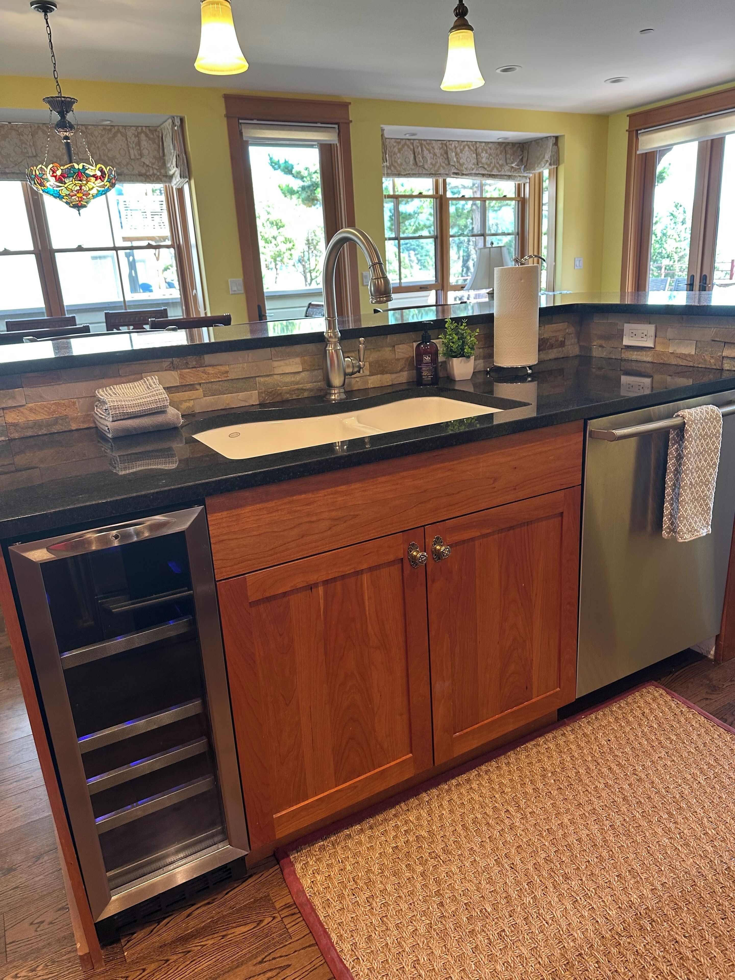 Wine refrigerator