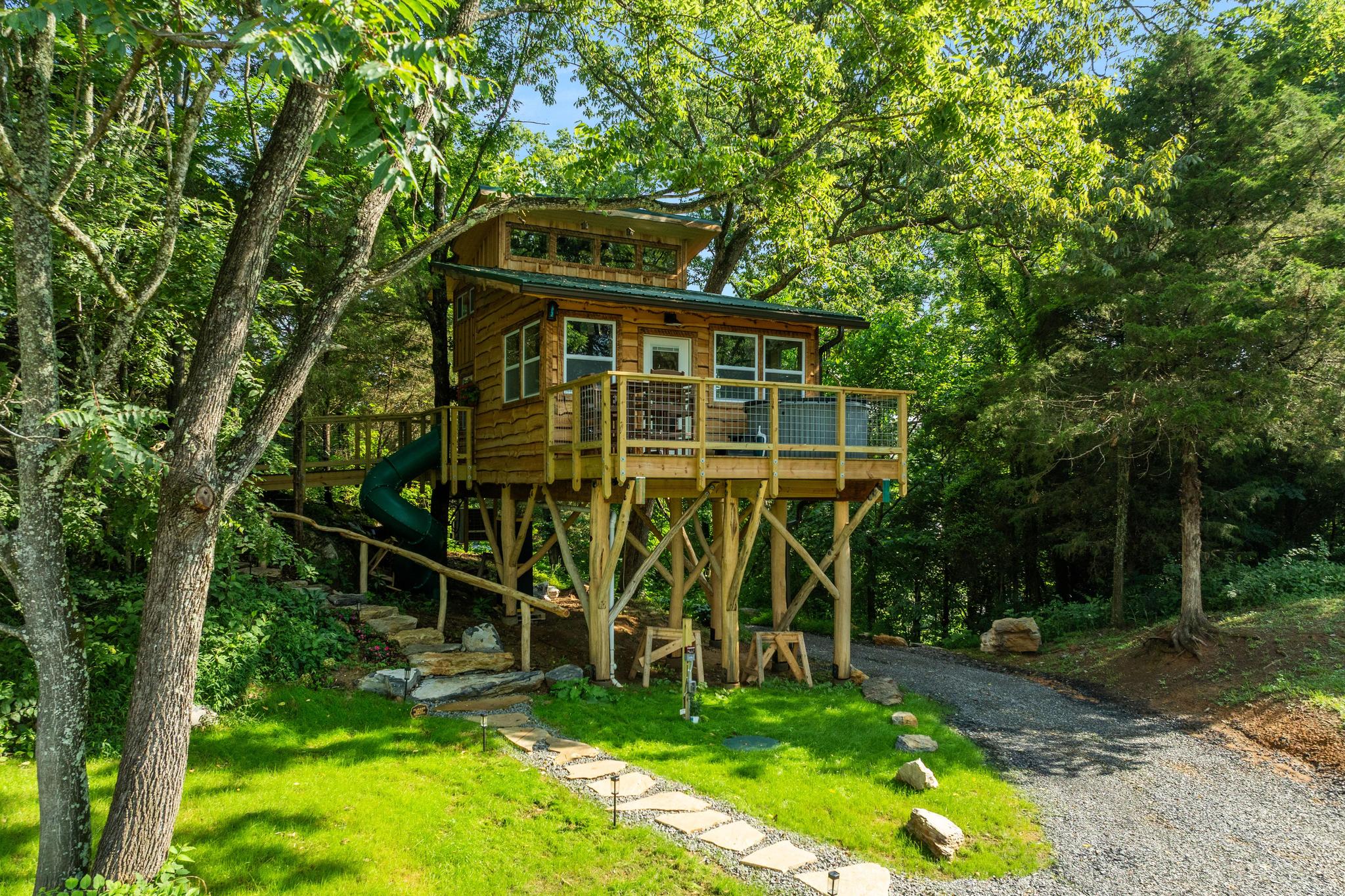 "Treedom", Disc Golf Course+Hot Tub+Arcade+Firepit