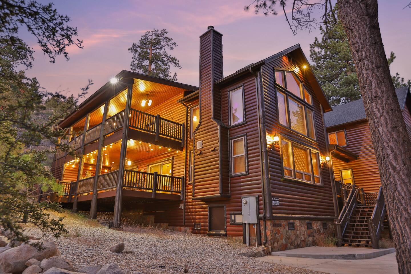 Gold Rush Lodge | 6BR HotTub, GameRoom, Sleeps 16+