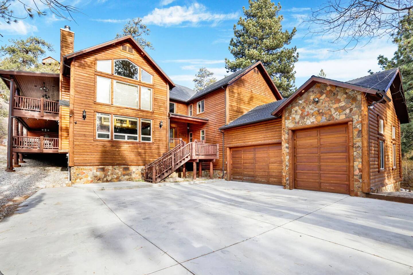 Gold Rush Lodge | 6BR Hot Tub, GameRoom, Sleeps 16