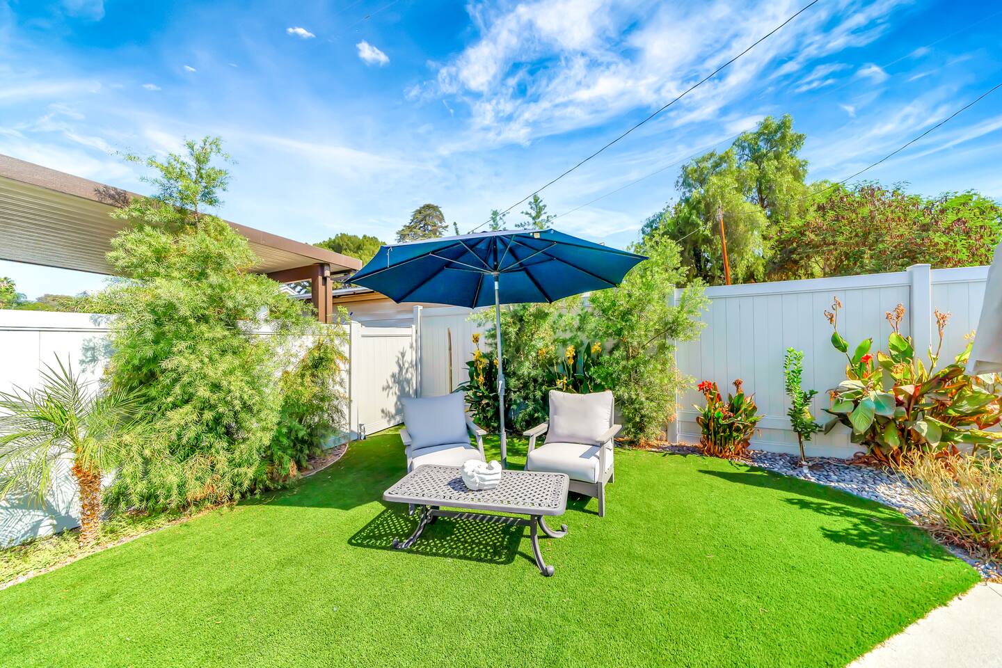 Generous 2 King-Suites W/ Backyard & Barbecue!