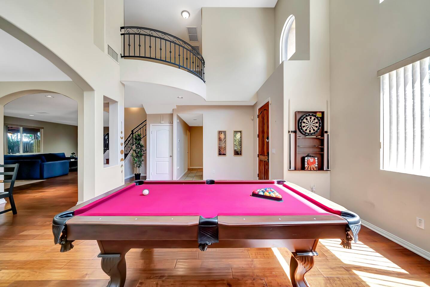 Gated King-Suite Villa W Pool Table & Fireplace!