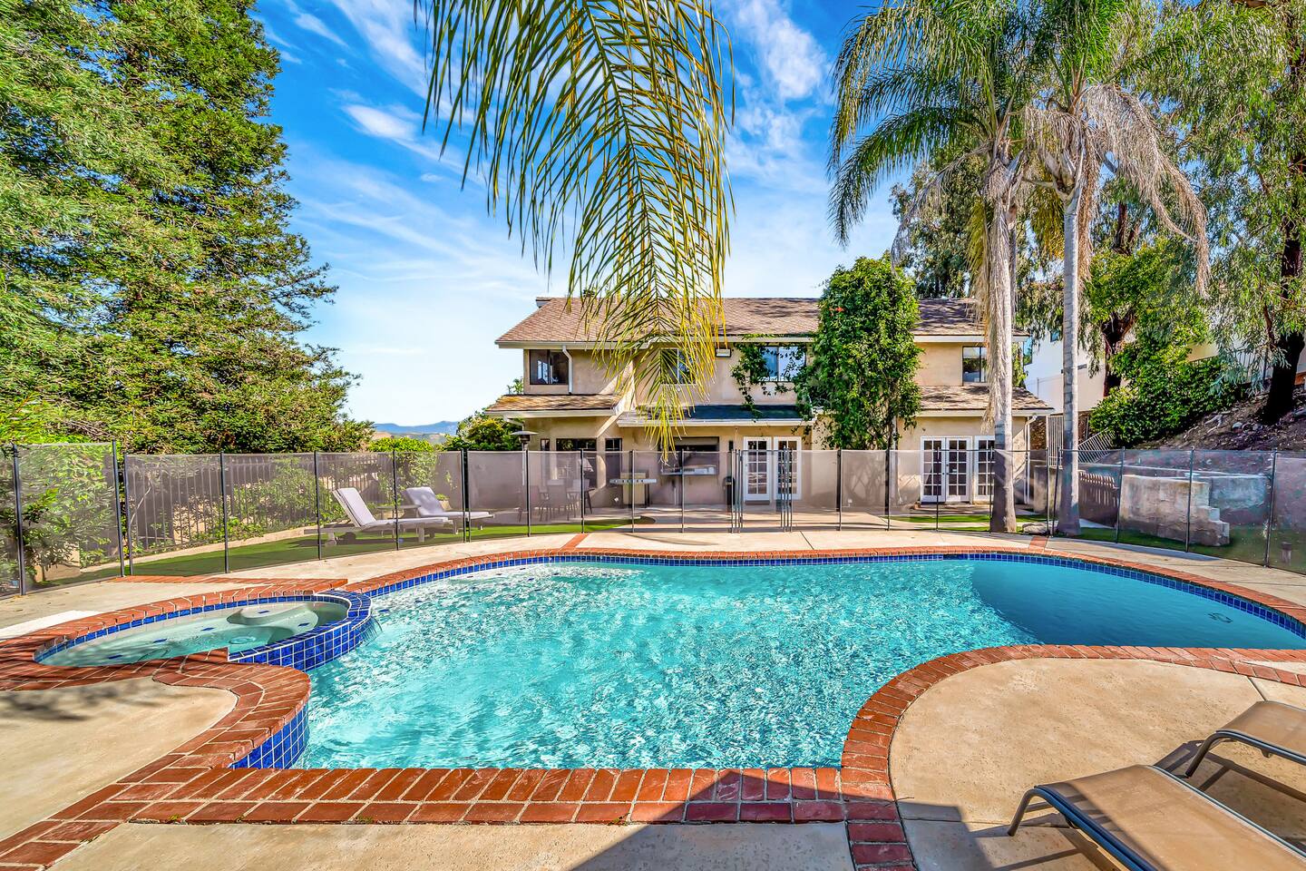 4BR House W/ Pool, Spa & Bonus room/office!