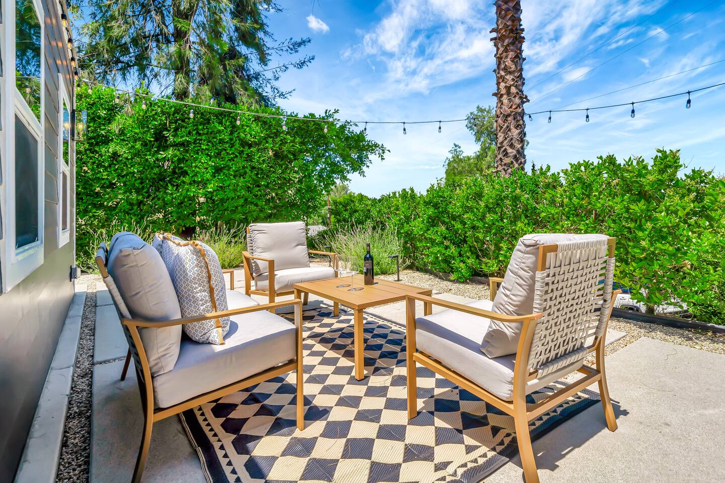 Charming House w/ privacy & backyard w/ Fire-pit!