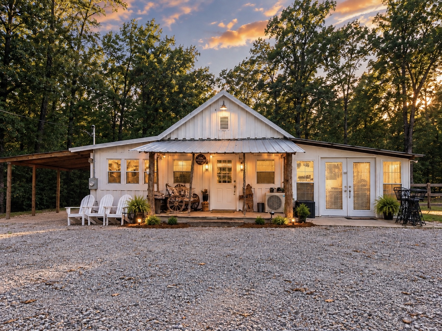 King Suite & Bunkhouse - Deer Camp - WiFi - Grill