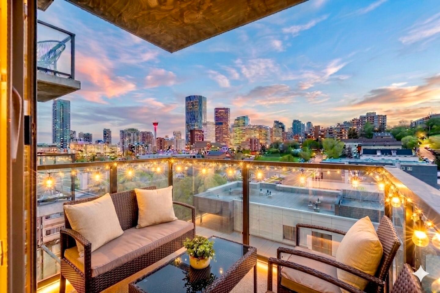 Calgary Tower View | Rooftop Patio | UG Parking!
