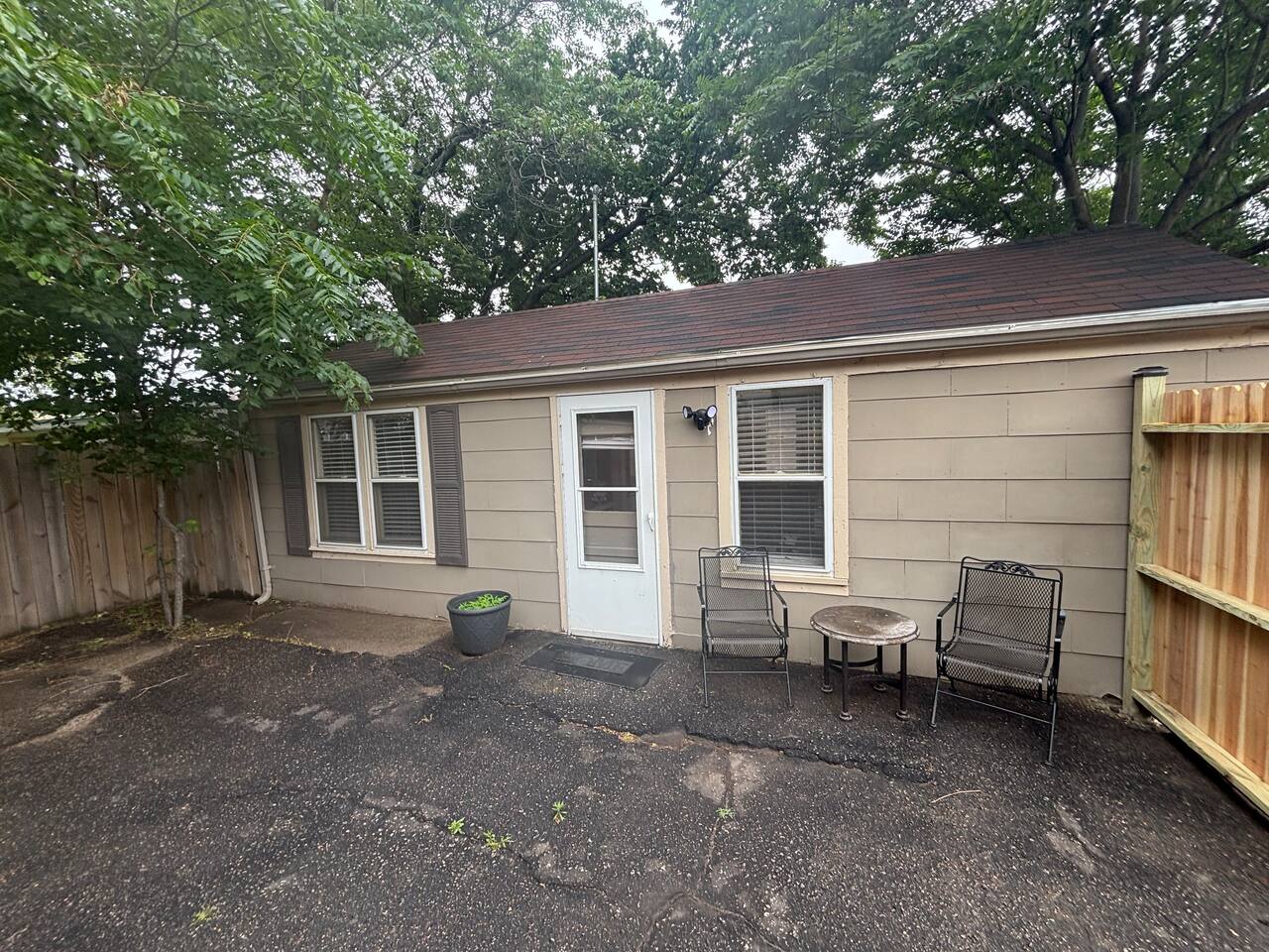 Little House On The Alley: 5 blocks to Old Town!