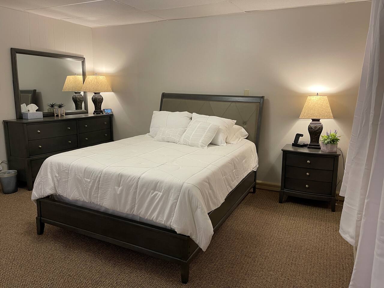 Romantic First-Floor Suite for Two, Rome NY