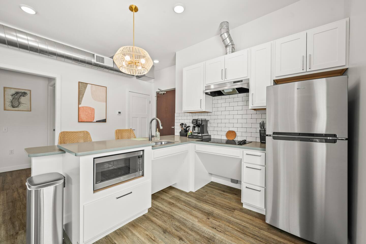 1 BR King ADA Suite- Freshwater Inn - Bridgman, MI