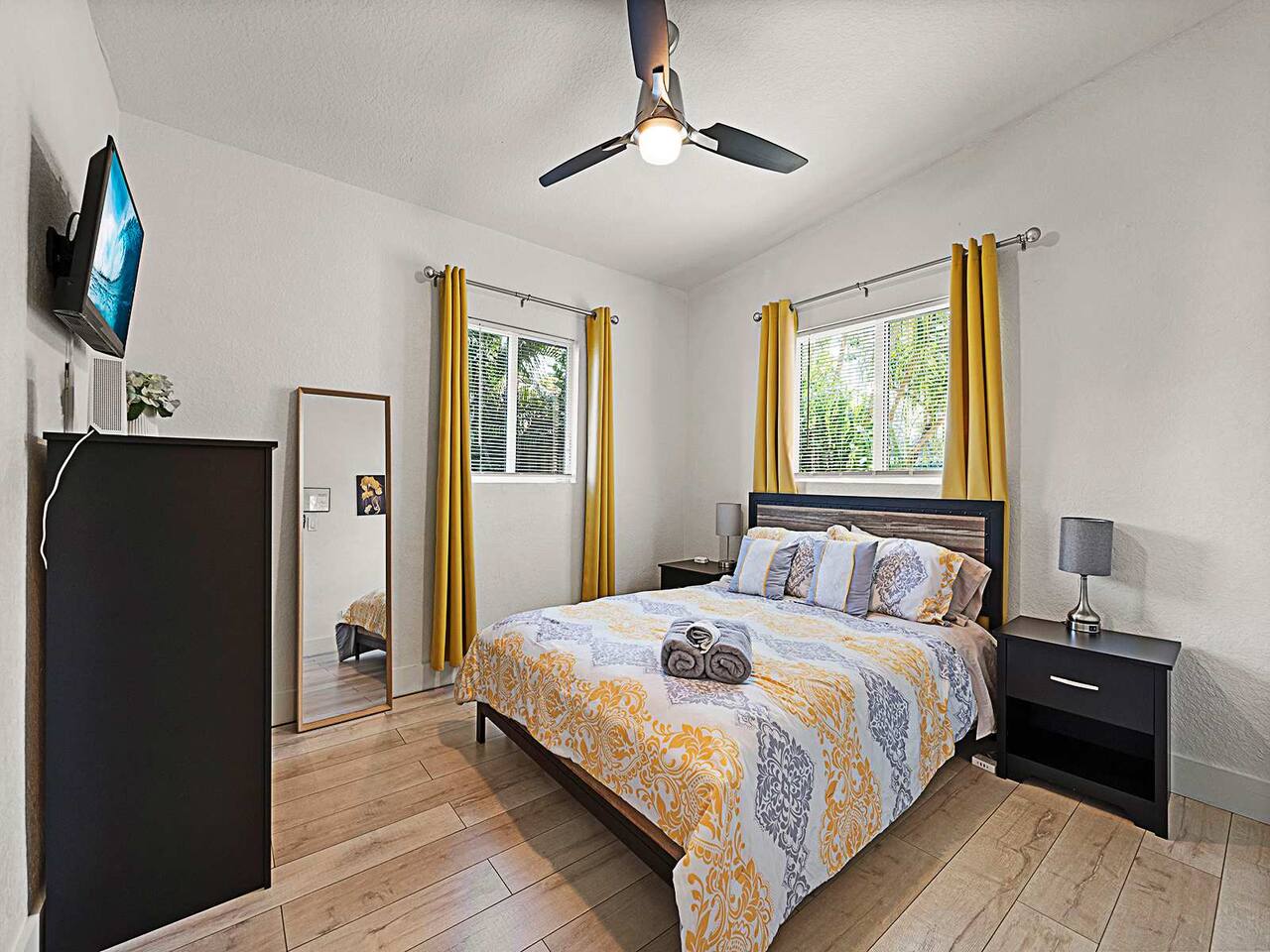 Chic Family Retreat: Heated Pool| Near Beach | BBQ