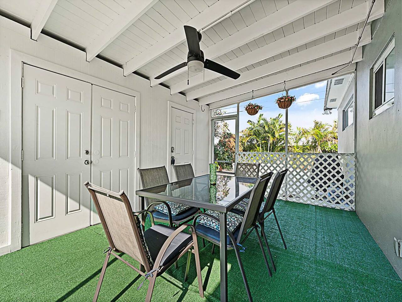 Chic Family Retreat: Heated Pool| Near Beach | BBQ