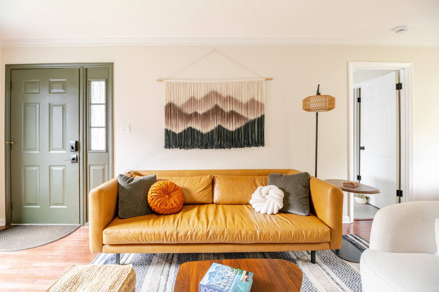Walk to Downtown - Pet Friendly, Cozy and Clean