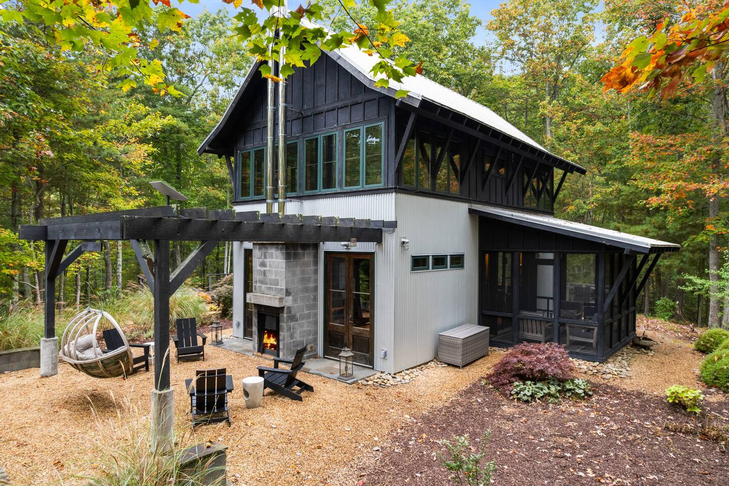 Total Privacy: Hot Tub, Outdoor Shower & Fireplace