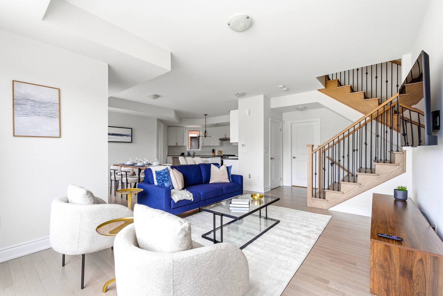 Modern Oakville Oasis | 4BR Retreat with King Bed