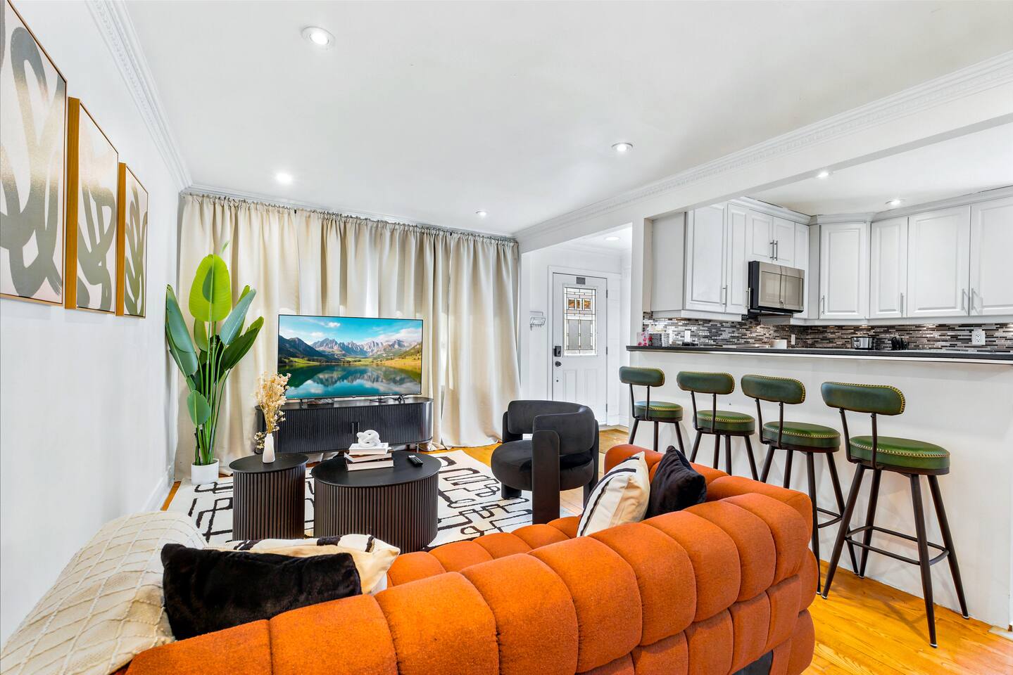 Toronto Getaway|20 min DT|Foosball & Free Parking