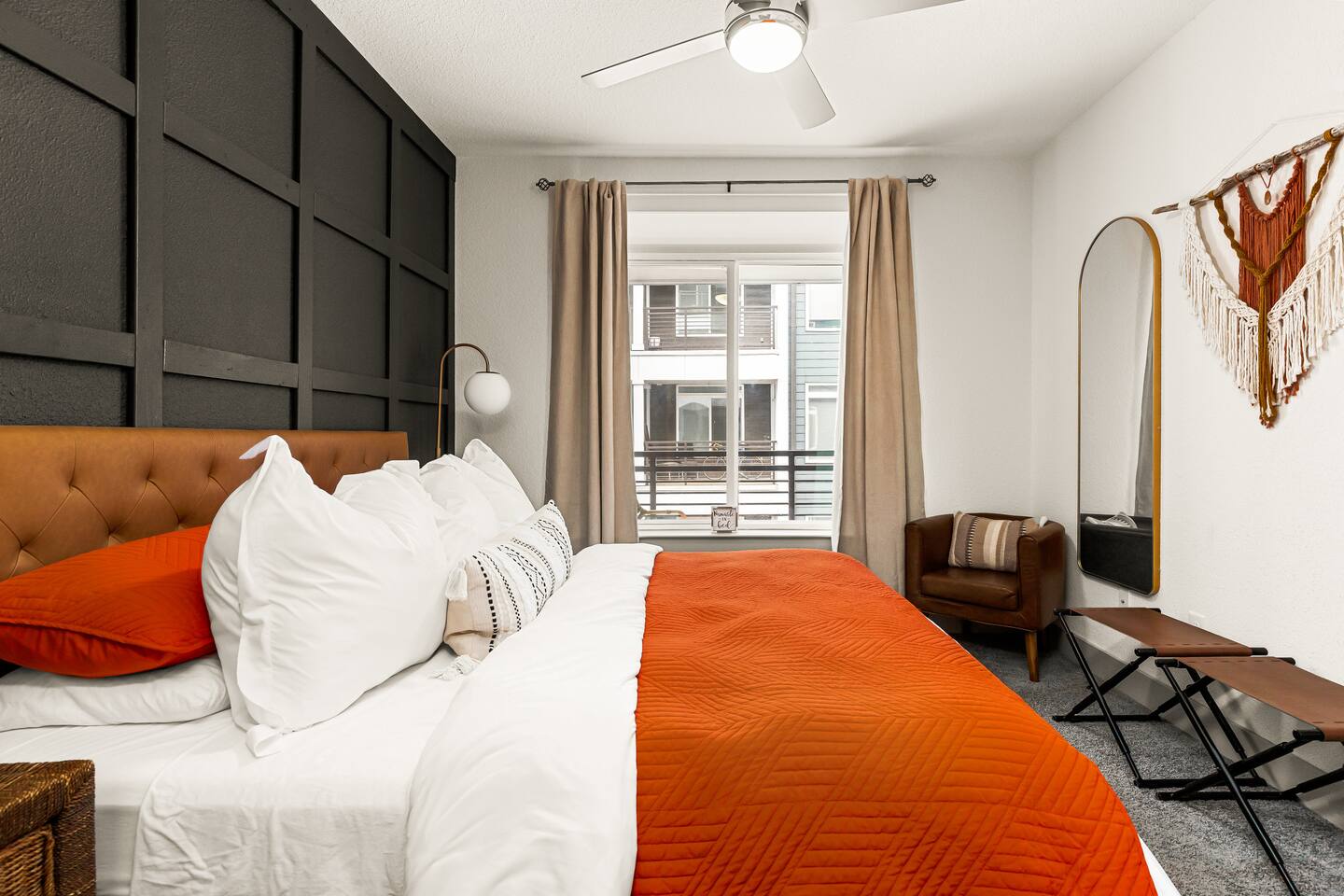 Walkable | Downtown | On Riverwalk | Pool | Gym