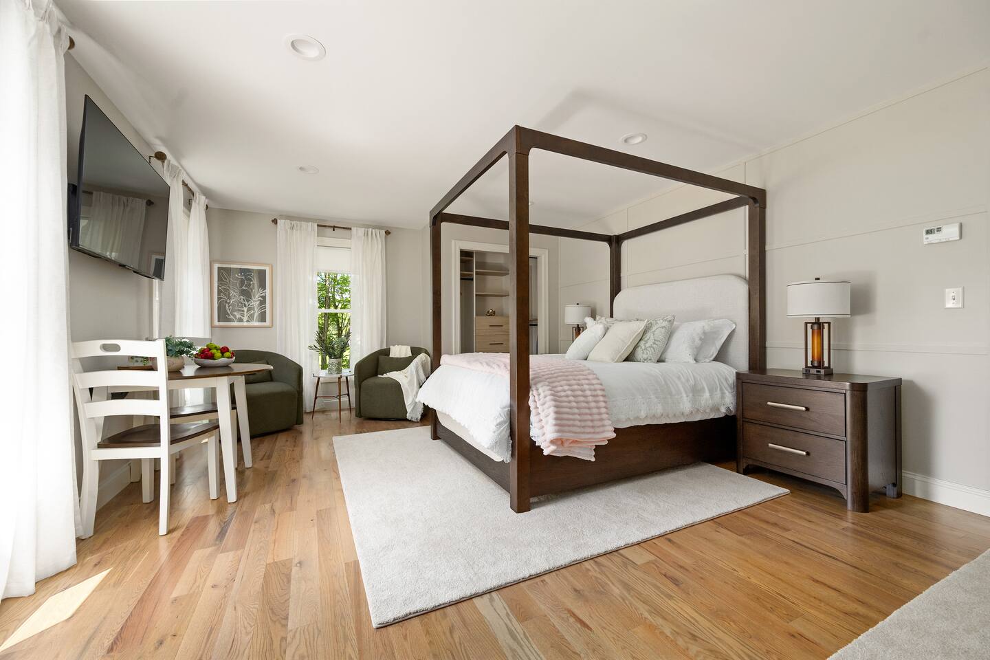 Charming Farmhouse Suite w/ Private Bath, Rome NY