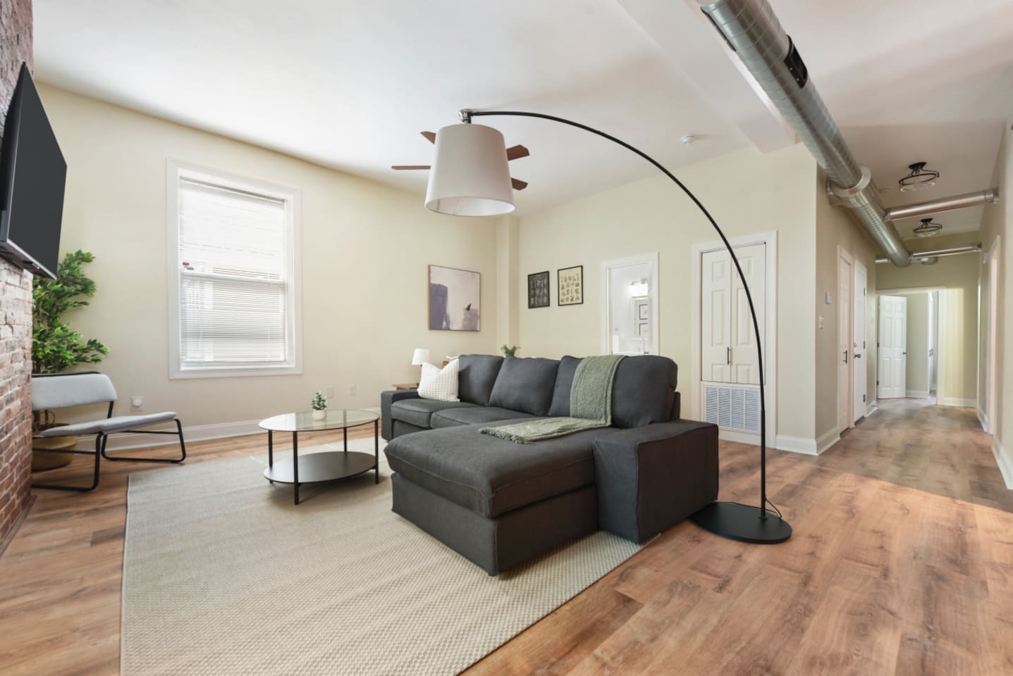 Stylish 3BR w/ Free Parking Near Dining & Shopping