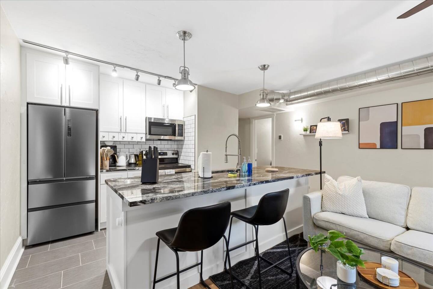 Trendy 2BR Apt Close to Pittsburgh Attractions