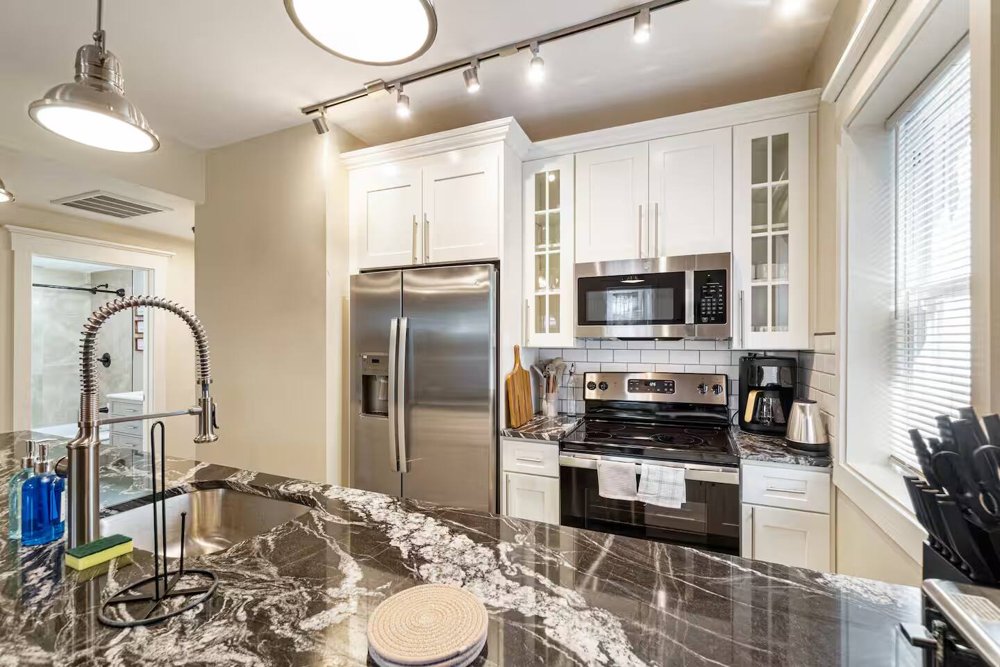 Stylish Retreat | 2BR Near Frick Park, Dining