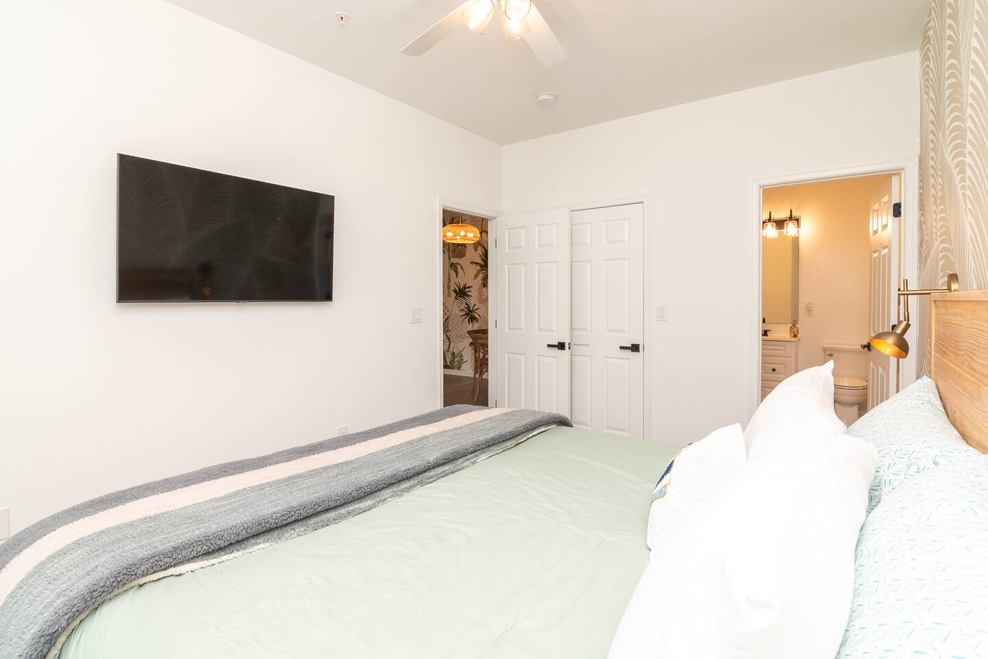 2BR Coastal Oasis w/ Pool. Spacious. Newly updated photo 42