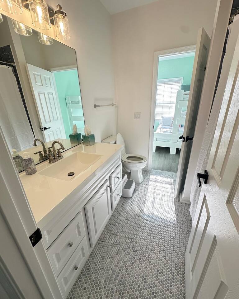 2BR Coastal Oasis w/ Pool. Spacious. Newly updated photo 14