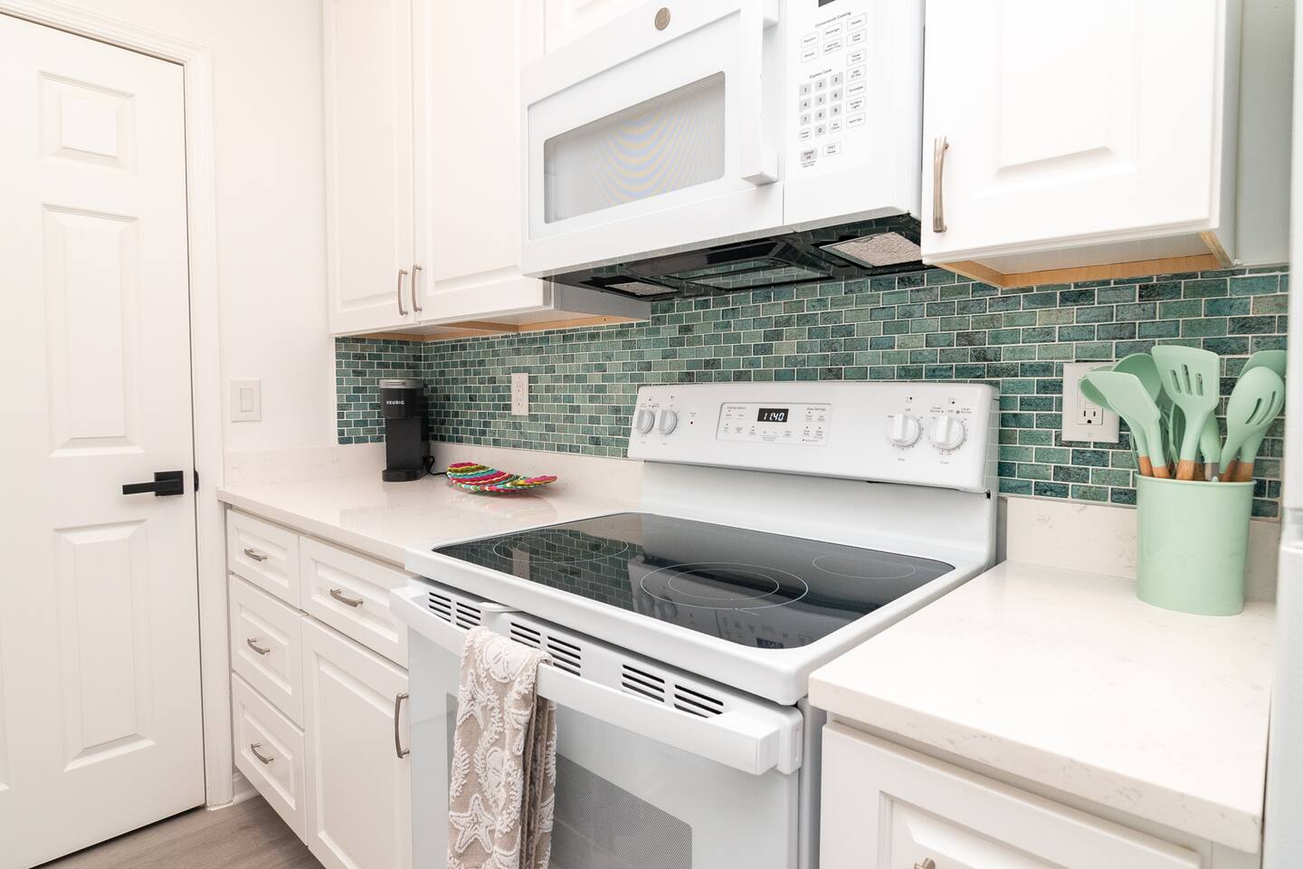 2BR Coastal Oasis w/ Pool. Spacious. Newly updated photo 40