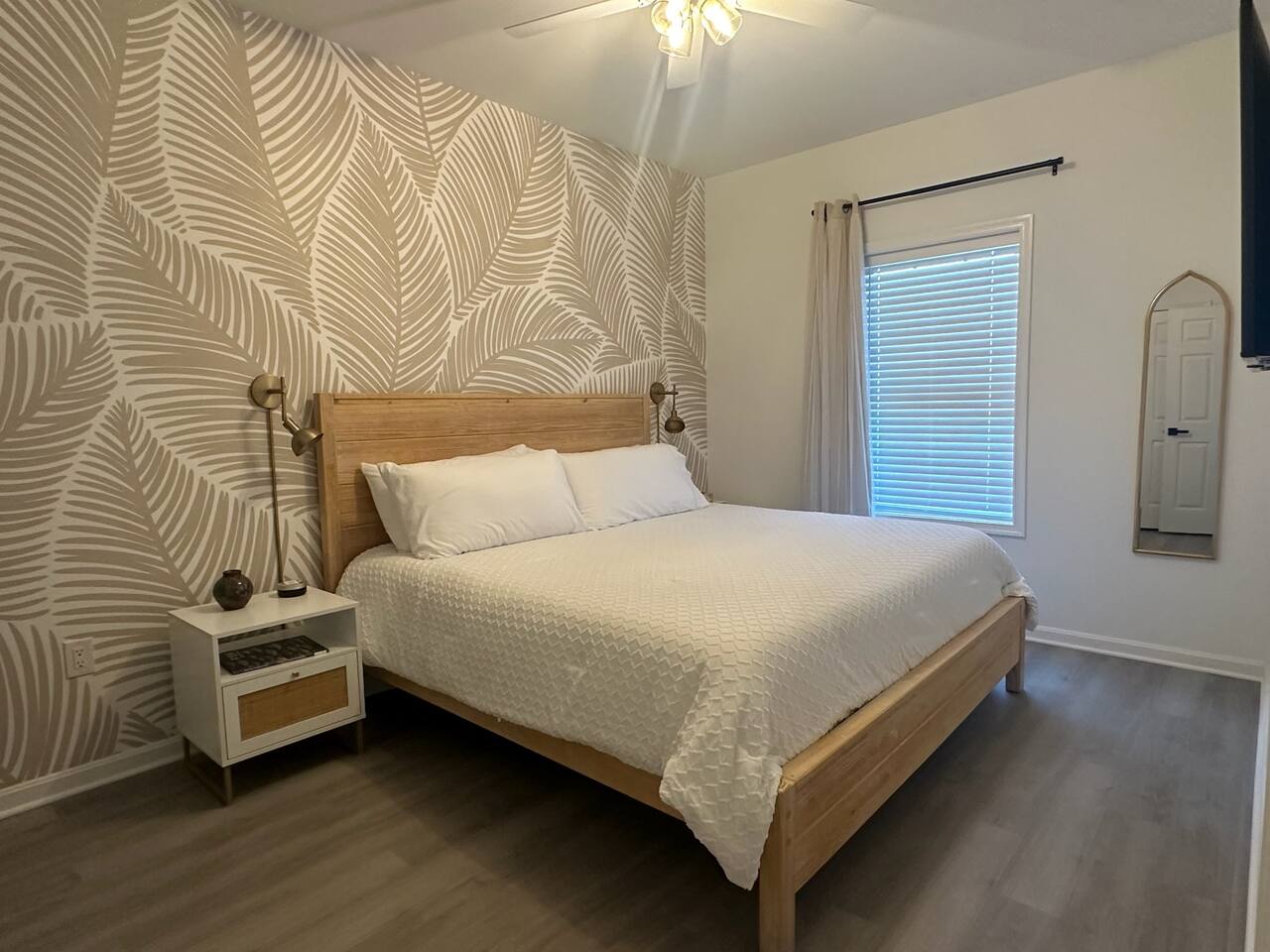 2BR Coastal Oasis w/ Pool. Spacious. Newly updated photo 3