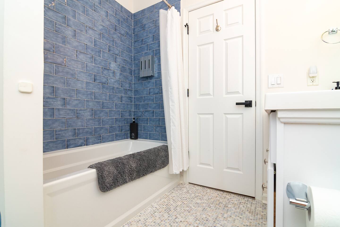 2BR Coastal Oasis w/ Pool. Spacious. Newly updated photo 28