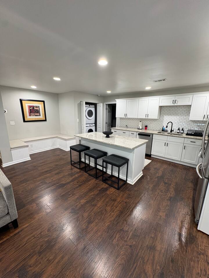 Modern 3BR Bungalow • Near Midtown • Mercedes Benz