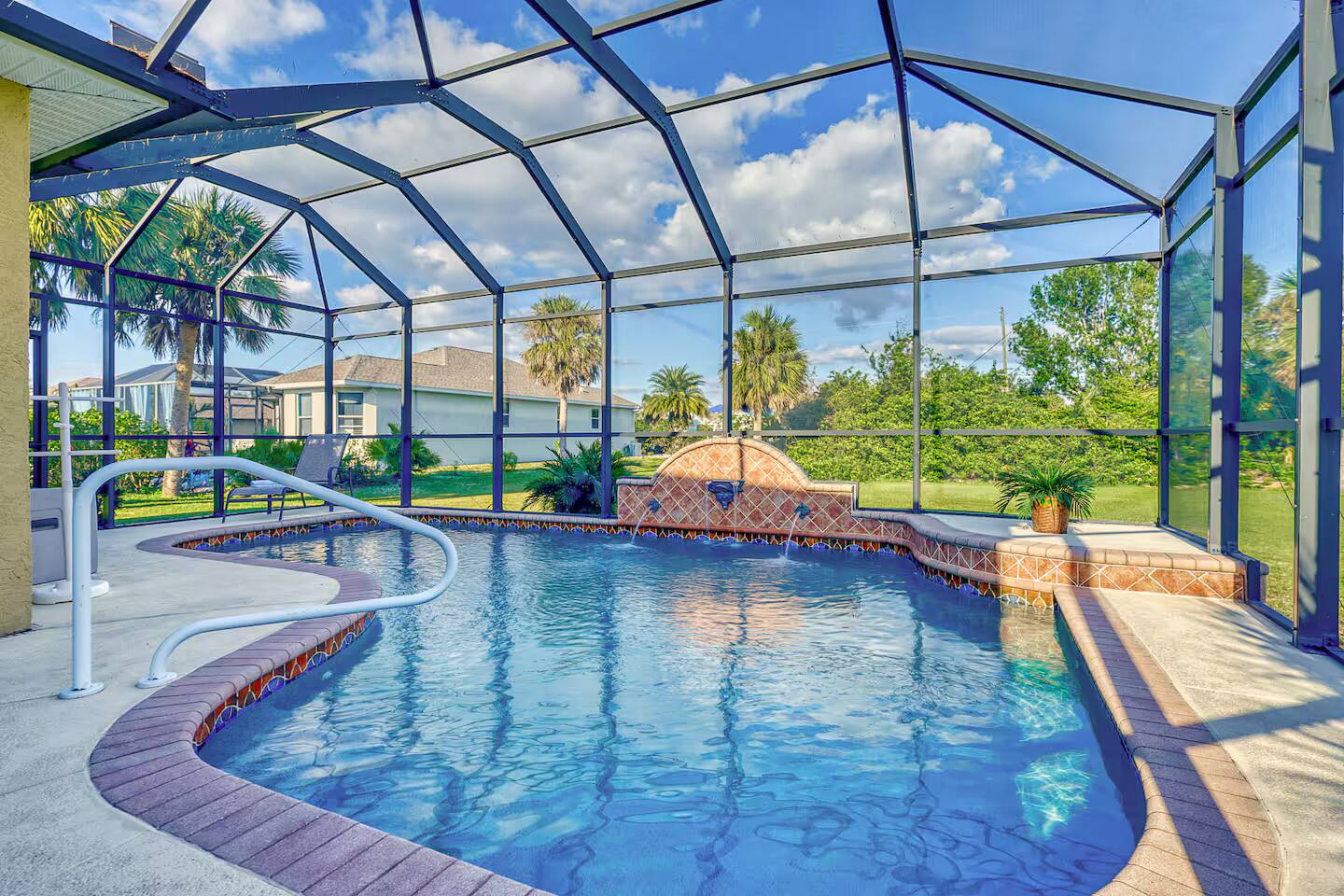 Modern Villa Heated Saltwater Pool 10 Min to Beach