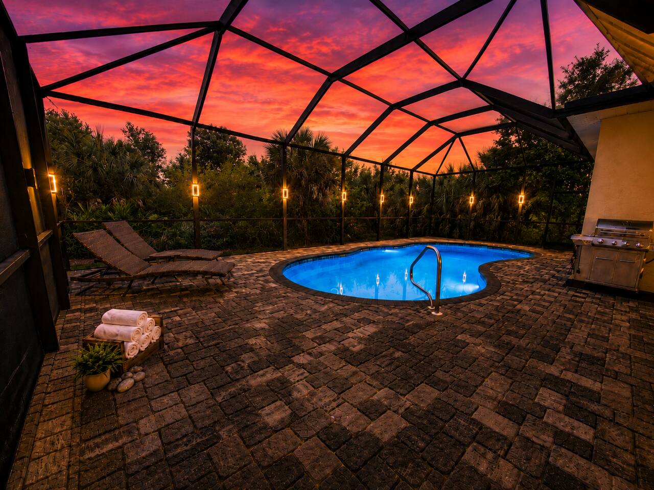 Private Heated Salt Pool Coastal Villa Near Beach