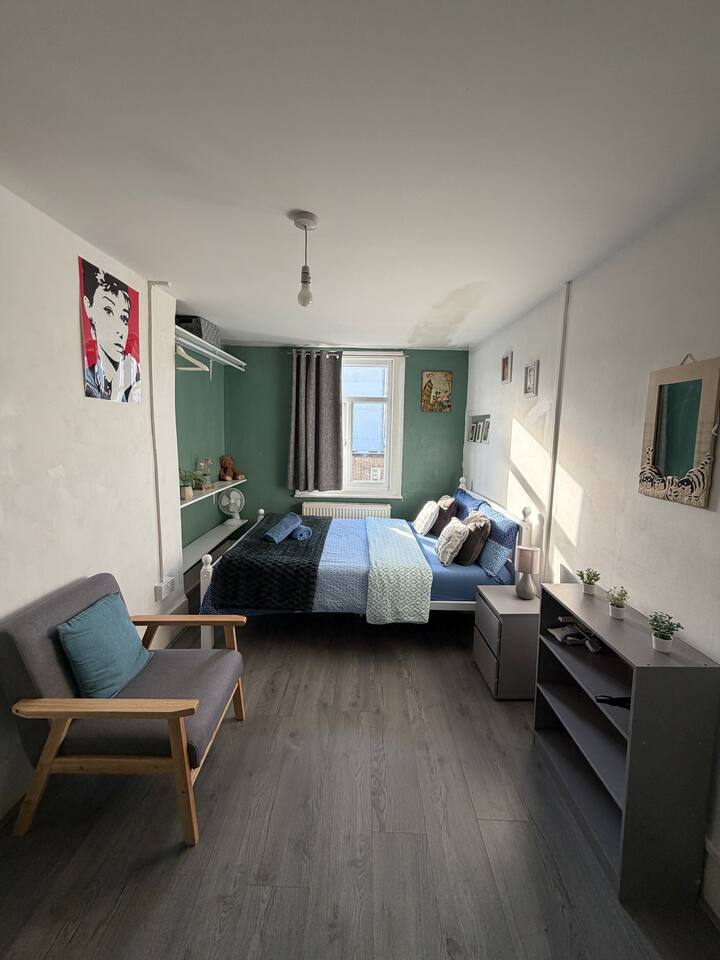 -2Bedroom Basic and Central Flat.