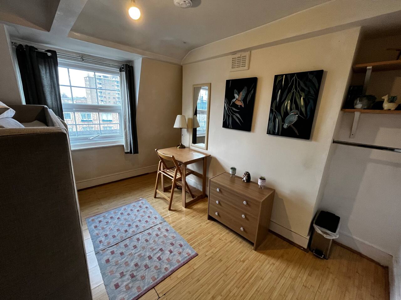 C-4)Room w/ bunk bed Camden Town