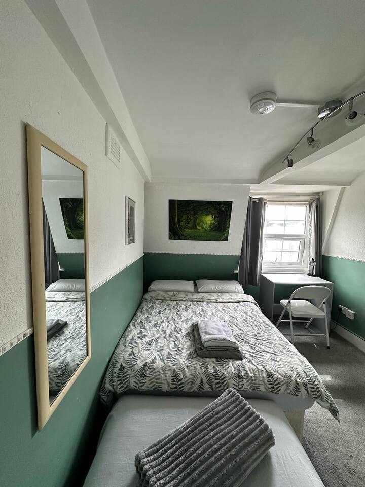 C-5)Simple Double Room in Central London