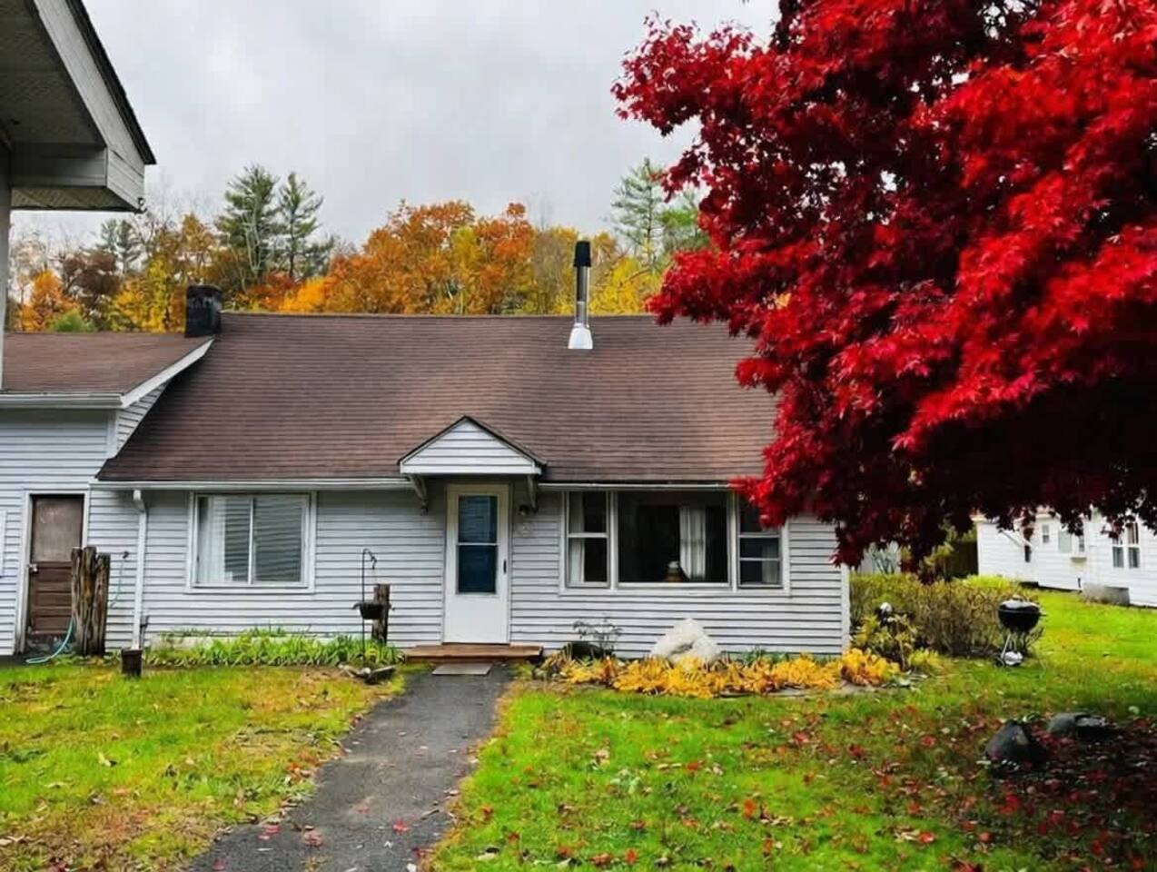 Quaint Cottage w/Peloton minutes away from Hiking