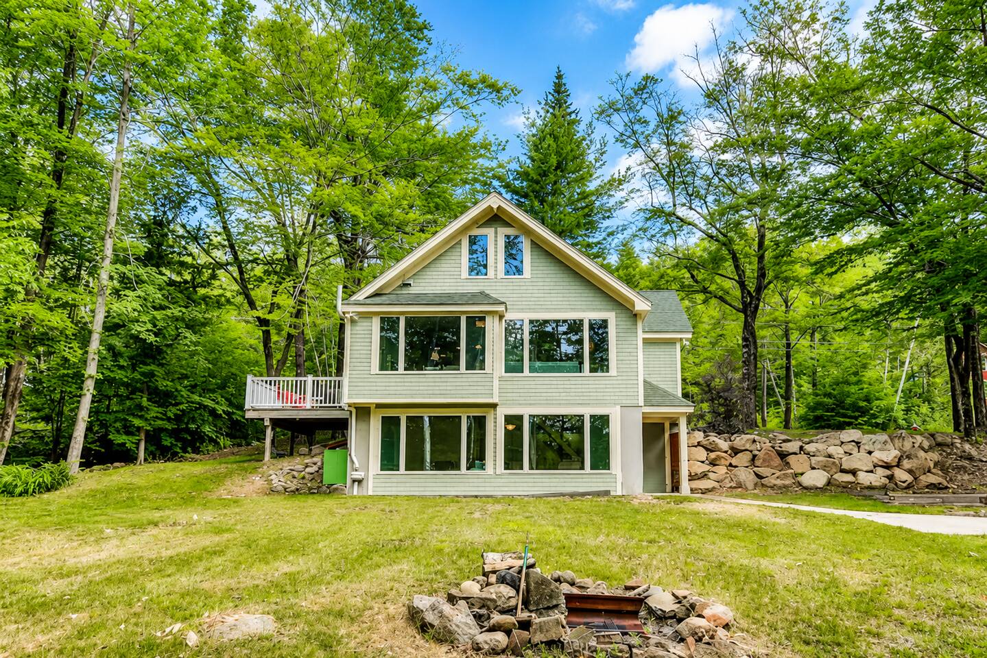 *NEW* Cozy Story Land Cabin | Fire Pit | Private
