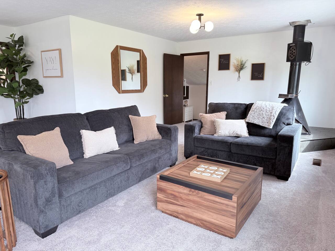 Modern Countryside Getaway Near Intel • Sleeps 8