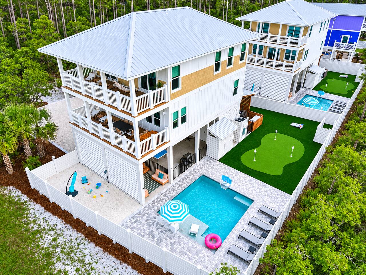Putting Green, Pool, Giant Sand Pit, Walk to Beach