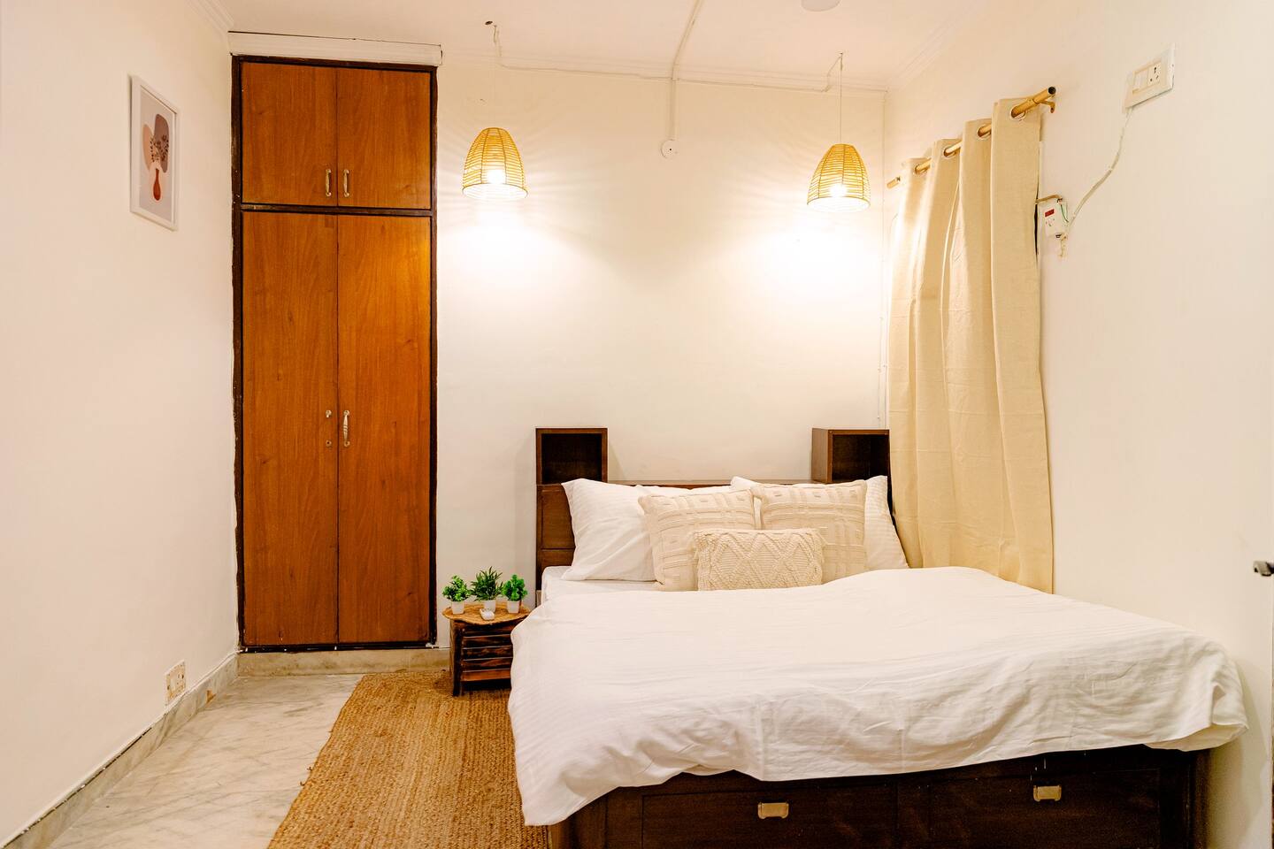 Spacious 3BHK • Hauz Khas Village Heritage - Photo 3