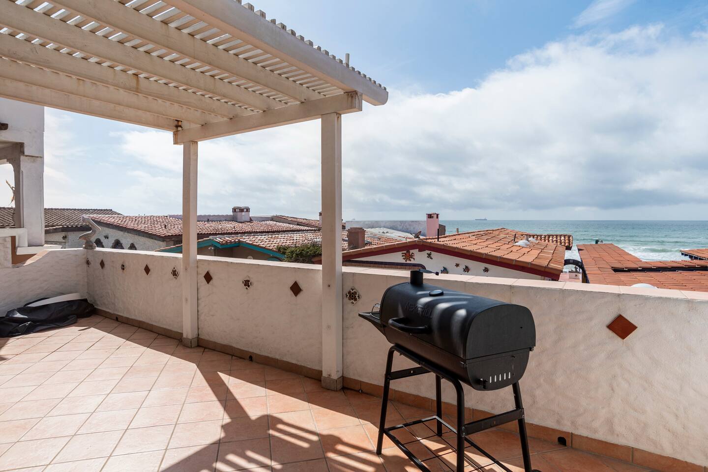 Beachfront Casa • Ocean BBQ Deck • Sleeps 6