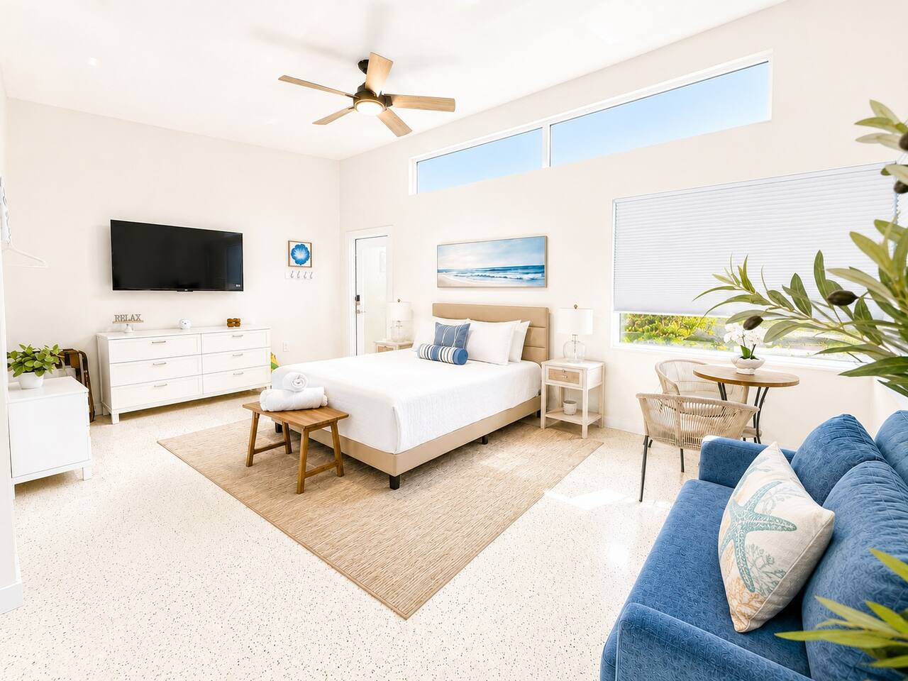 Sunny Lido Studio - Modern Touches