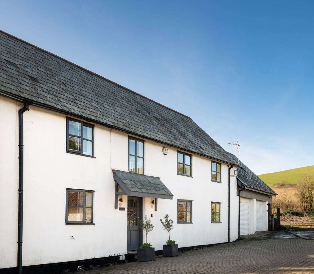 The Ultimate Family Escape: Private Barn & Cottage