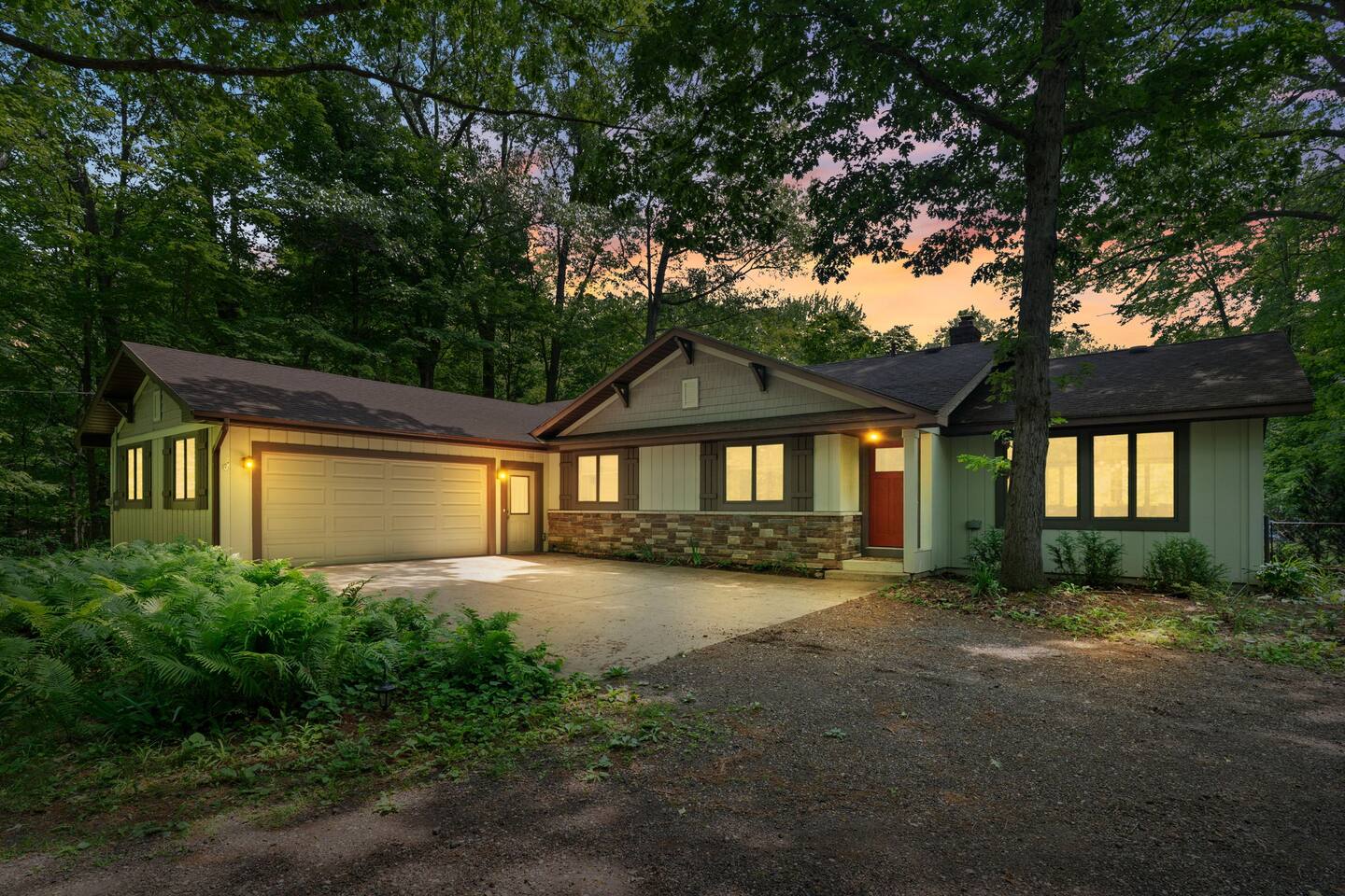 Secluded Mid-Century Haven | Hot Tub & Fire Pit