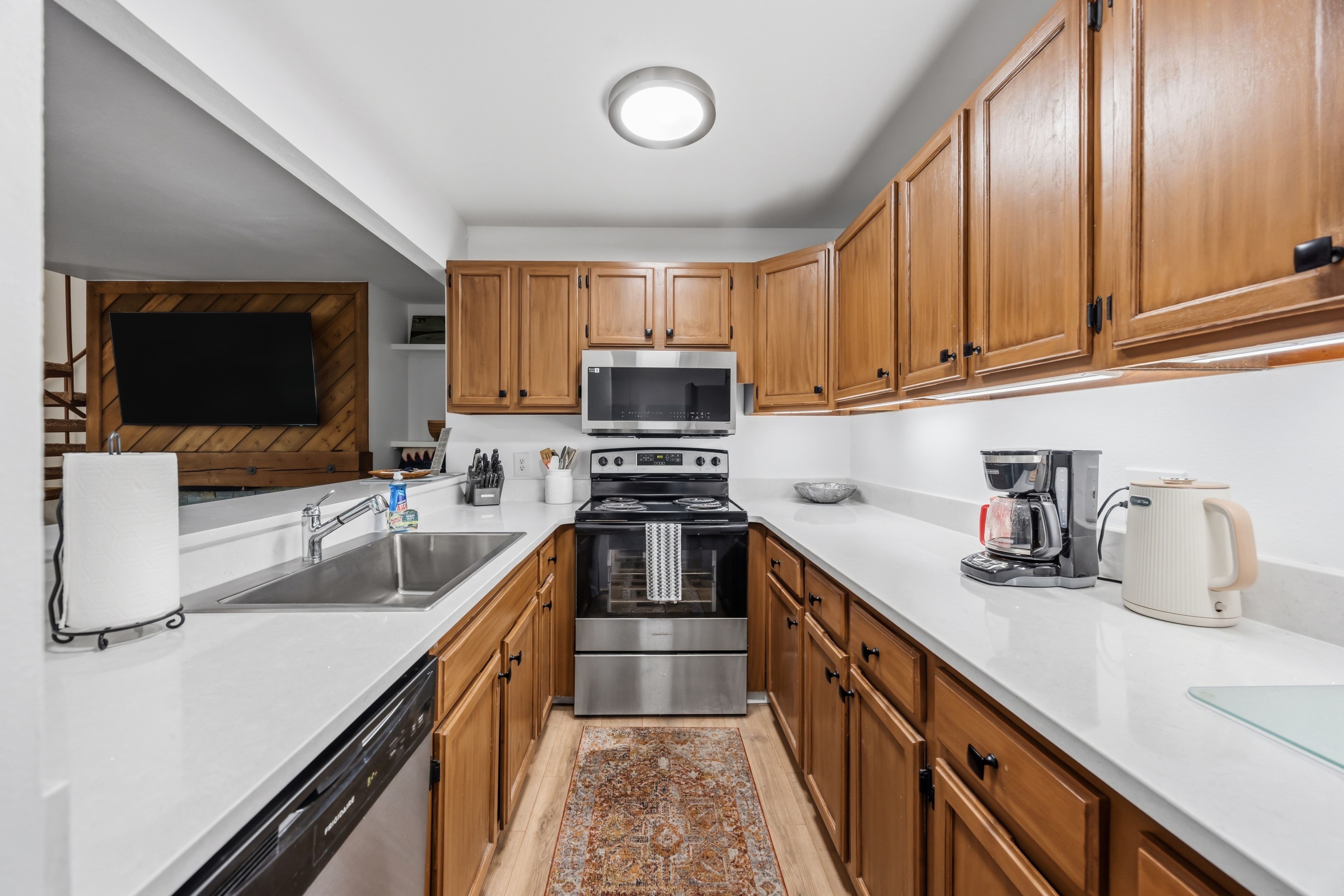 Modern 2BR Keystone Condo — 4