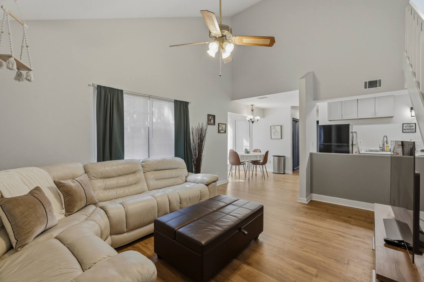 FSU Townhome w/ Deck & Workspace