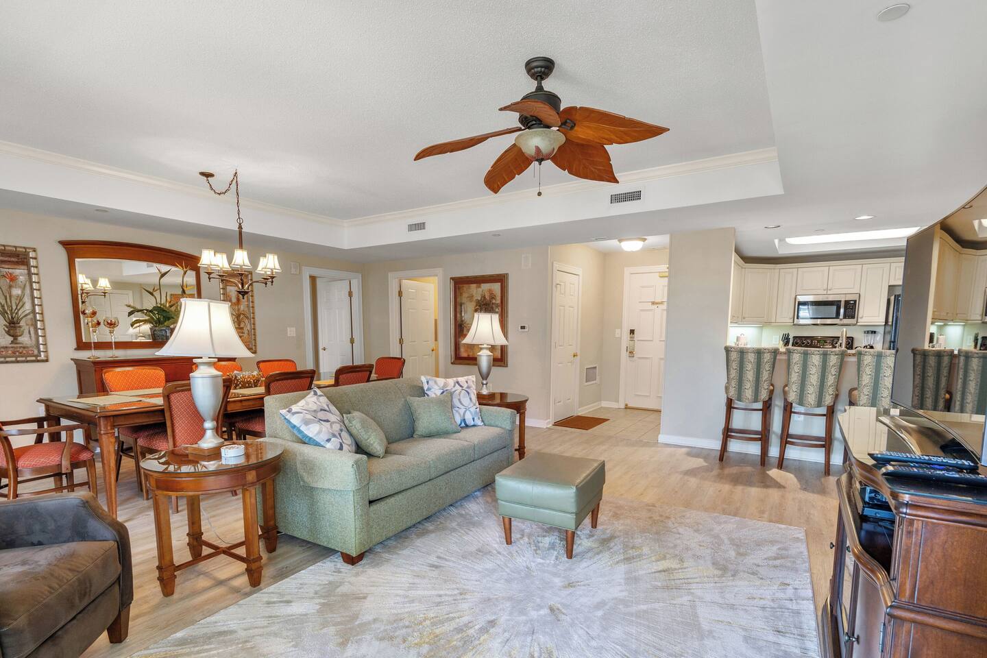 2BR Royale Palms Unit 1103 - Pool Passes Included!