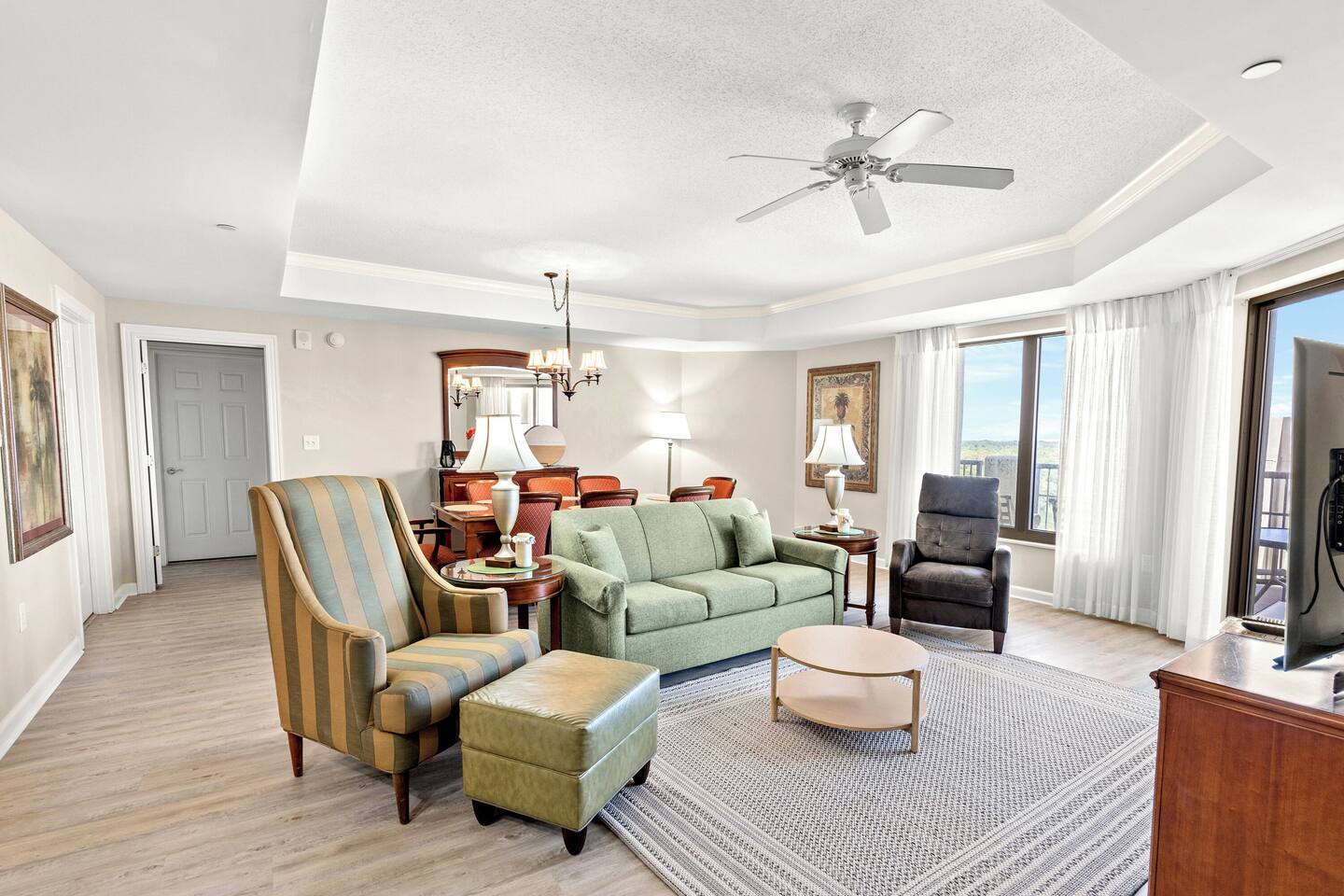 2BR Royale Palms Unit 1403 - Pool Passes Included!