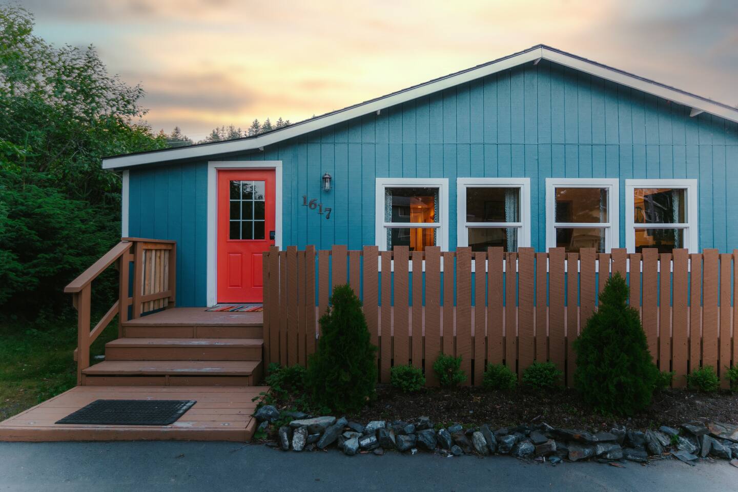 The Fairweather Suite: Charming 2bd with it all!